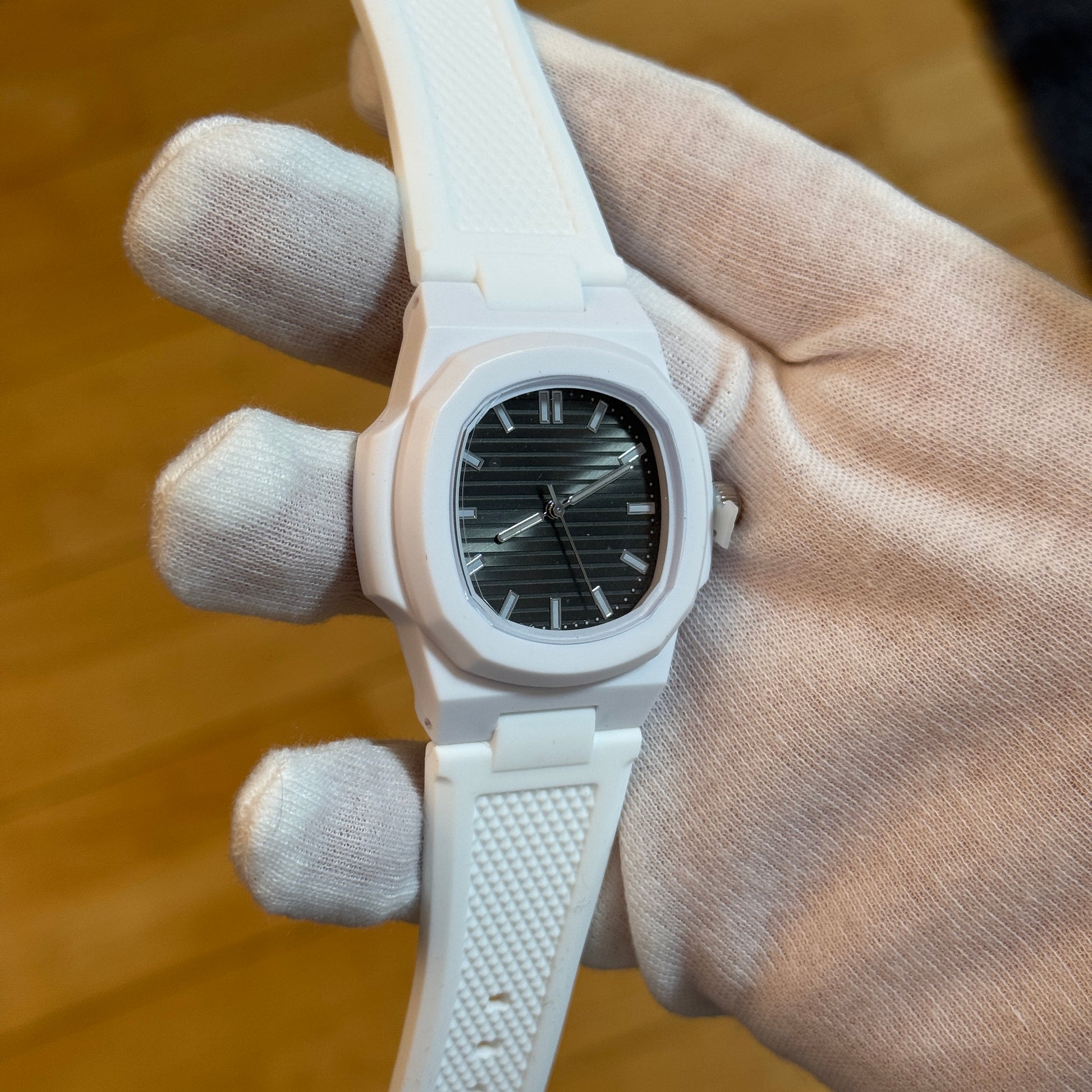 Tempori Horizon White Carbon