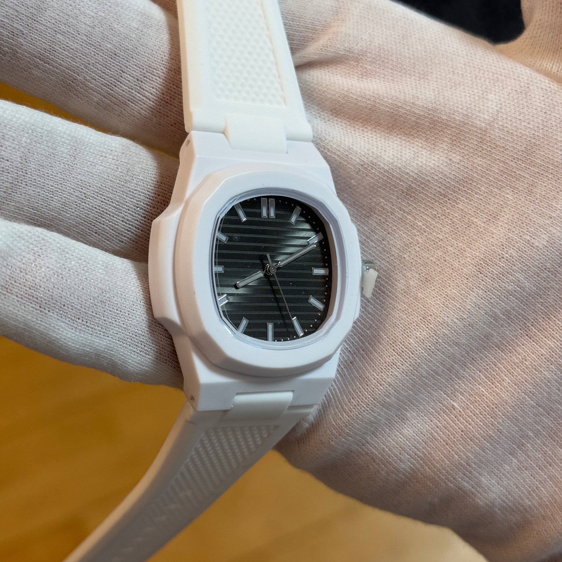 Tempori Horizon White Carbon