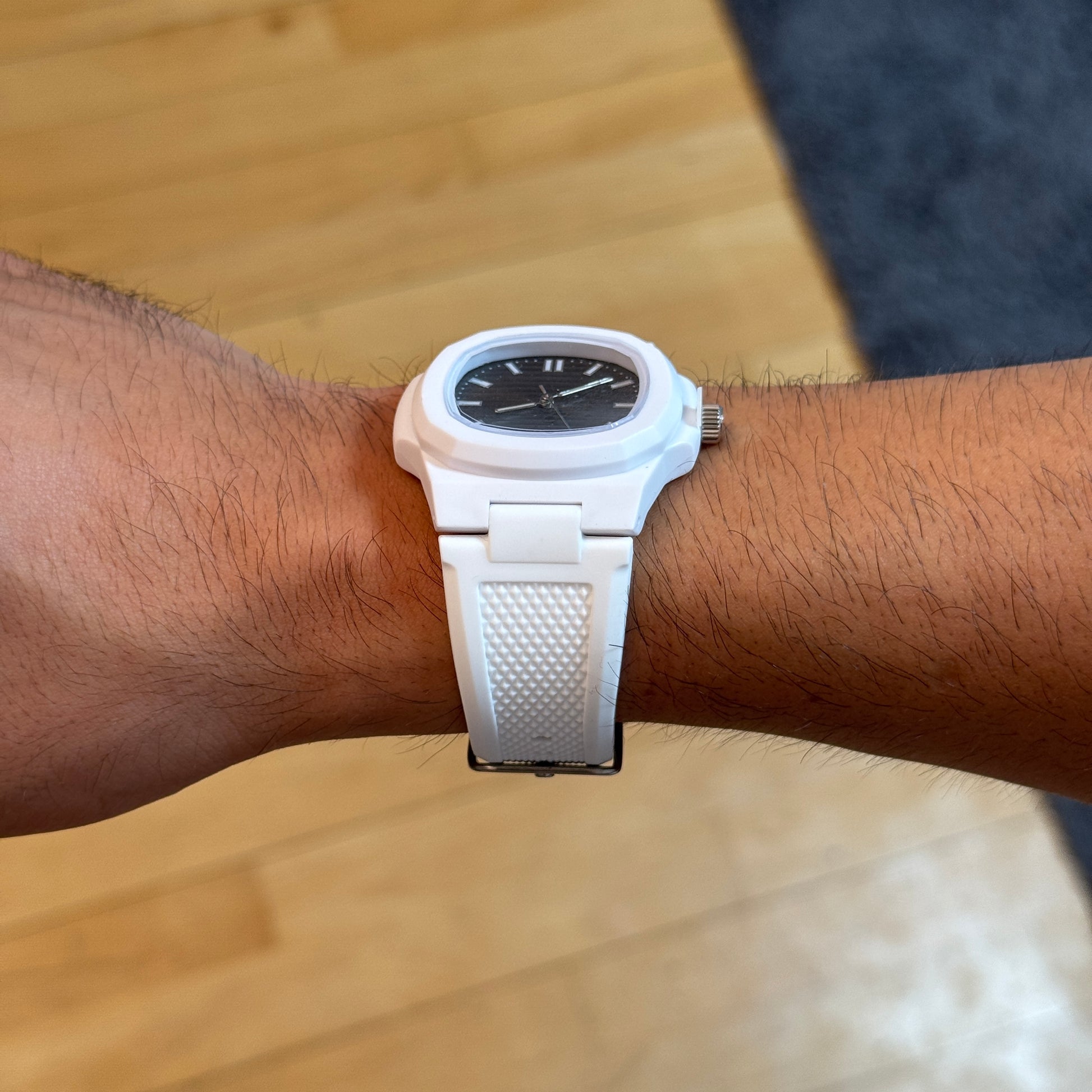 Tempori Horizon White Carbon
