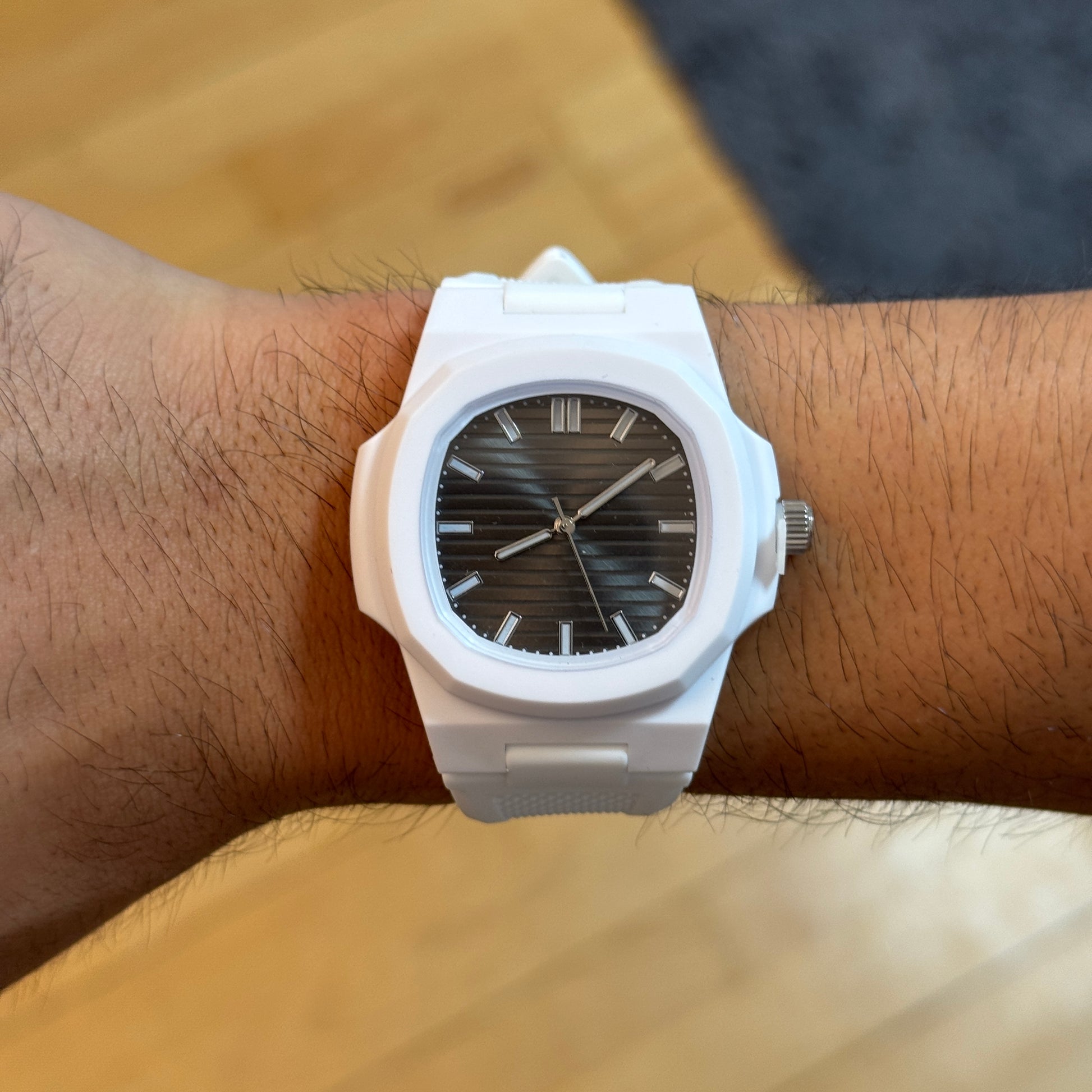 Tempori Horizon White Carbon